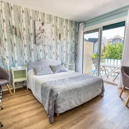 Le Quercy מלון 3*
